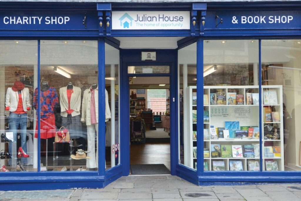 Charity shop volontariato Dublino